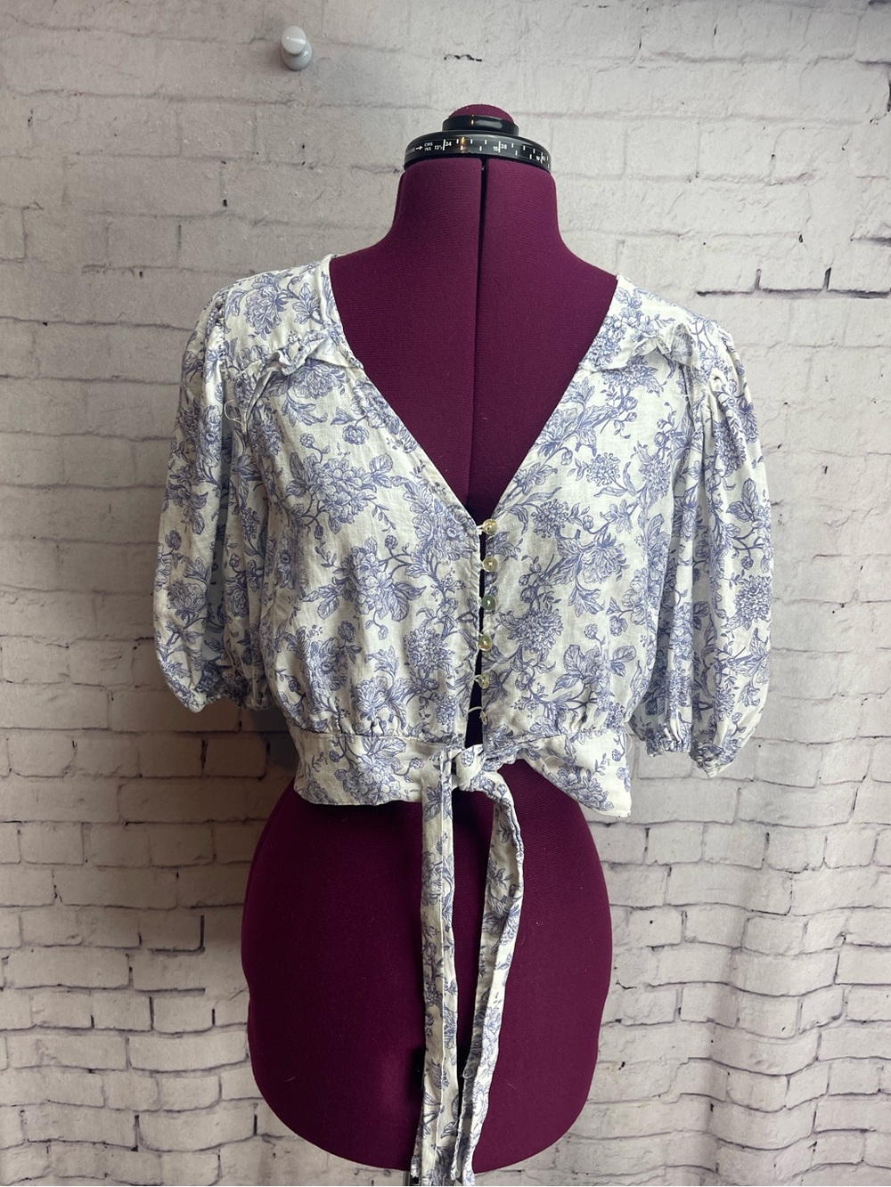Cynthia Rowley size small blue and white floral toile linen blouse